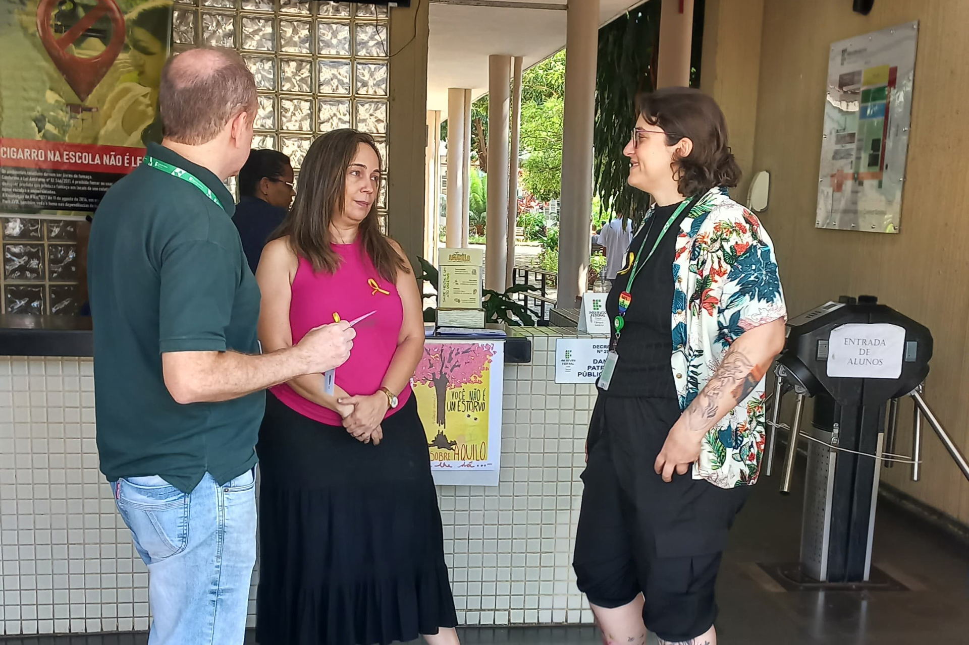  Psicólogas da Coordenação de Apoio Pedagógico ao Discente (CAPD), Julia Rossi e Cintia Campos, realizaram ação de divulgação e sensibilização da Campanha Setembro Amarelo na manhã desta terça-feira, 13, no Câmpus Goiânia.